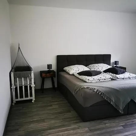 Ferienwohnung Waldbroel Апартаменты *